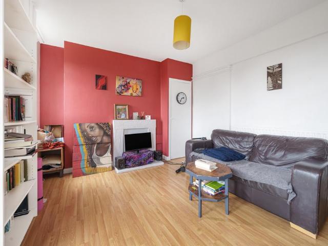 Flat for sale in East Dulwich, Greater London