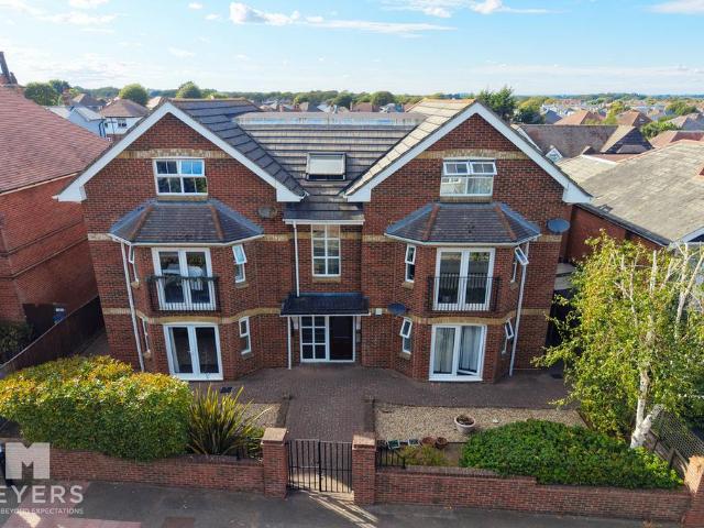 Flat for sale in Wick, Bournemouth