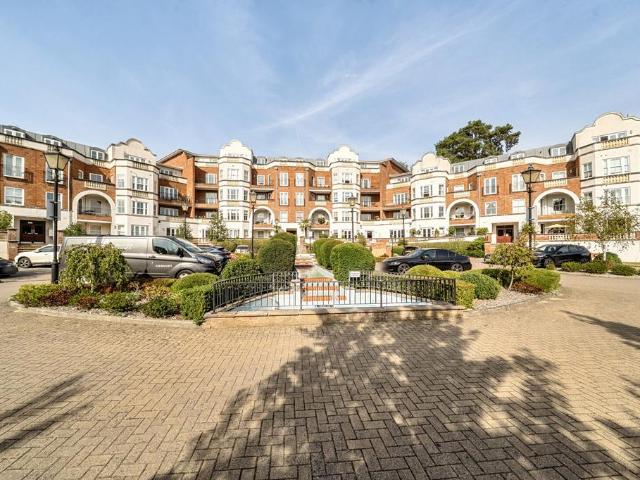 Flat for sale in North Ascot, Ascot