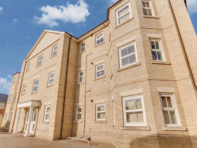 Flat for sale in Old Heath, Fordham Heath