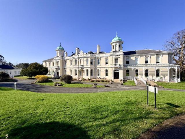 Flat for sale in Mount Wise