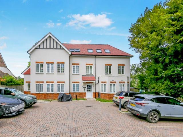 Flat for sale in London Borough of Croydon, Purley