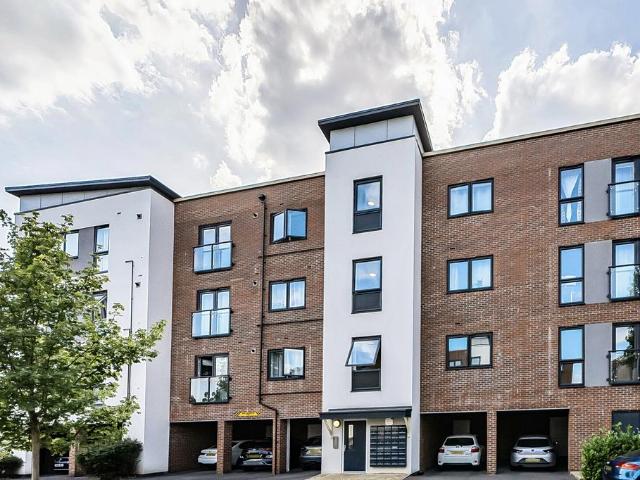 Flat for sale in Reading