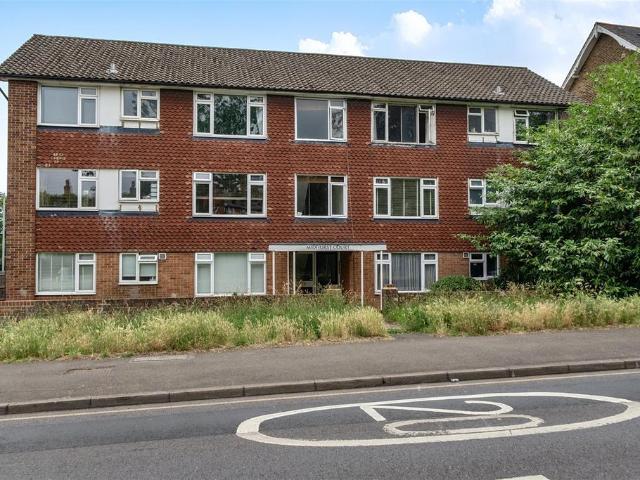 Flat for sale in Surbiton, Greater London
