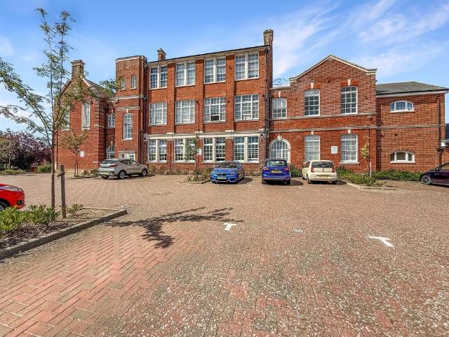Flat for sale in Bocking, Chipping Hill