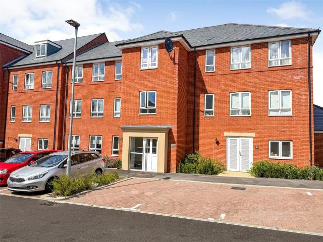 Flat for sale in Gun Hill Park, Aldershot