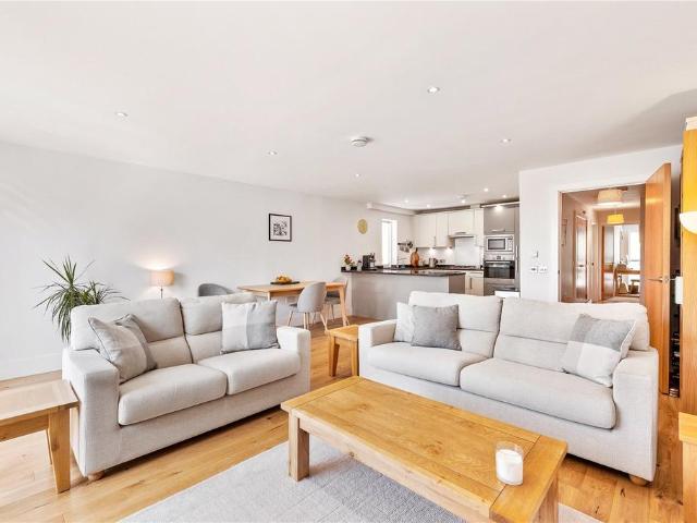 Flat for sale in Brunswick
