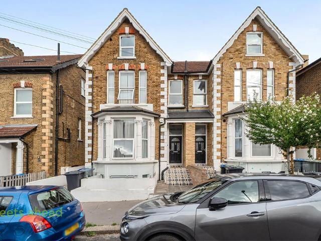Flat for sale in London Borough of Croydon, Greater London