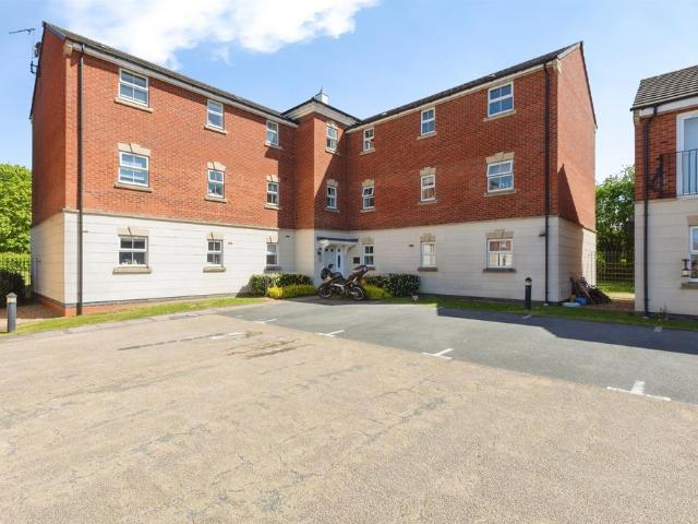 Flat for sale in Whetstone, Pinfold