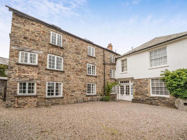 Flat for sale in Dulverton, Somerset