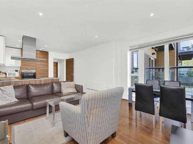 Flat for sale in London Borough of Ealing, Isle Of Man