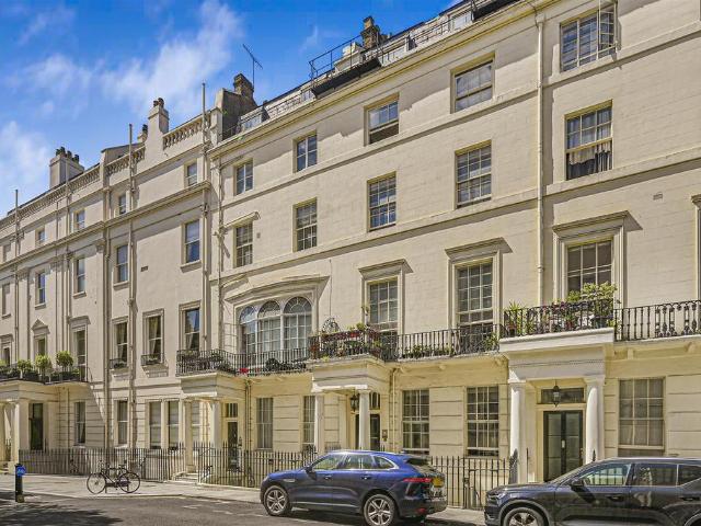 Flat for sale in Paddington, Greater London