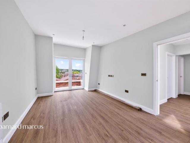 Flat for sale in Barnet Vale, Greater London