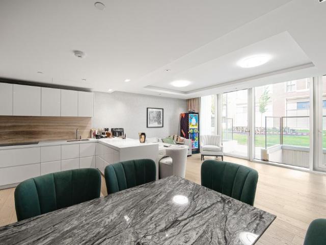 Flat for sale in Kensington, Greater London