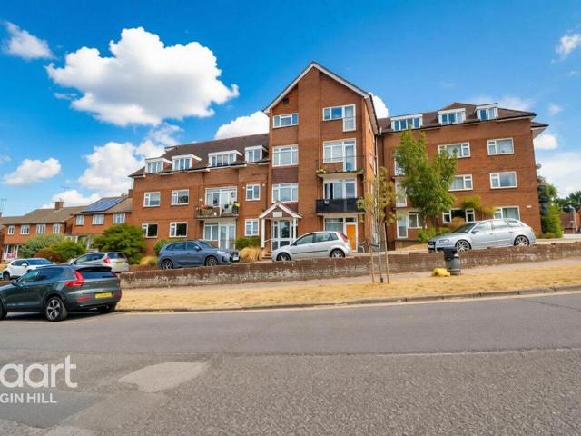 Flat for sale in The Butts, Kent