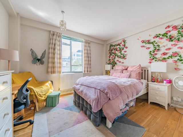 Flat for sale in Holborn, Greater London
