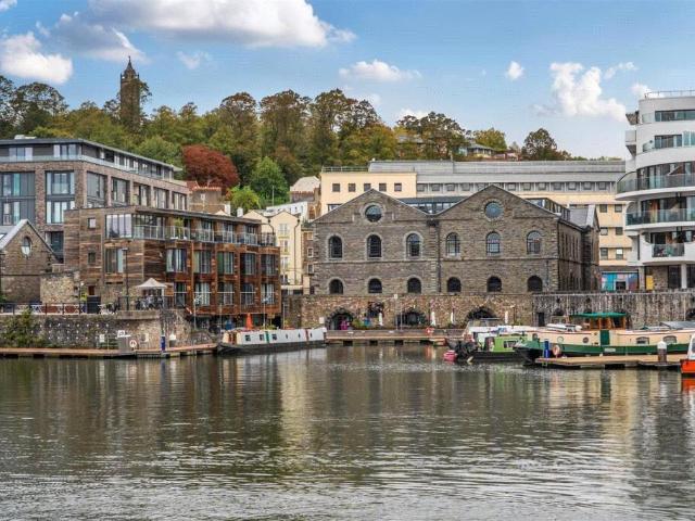 Flat for sale in Spike Island, Feckenham