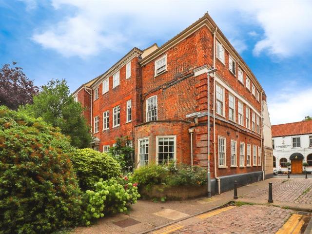 Flat for sale in New Catton, East Bank