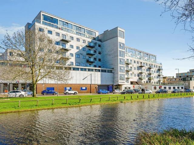 Flat for sale in The Image, Pouchen End