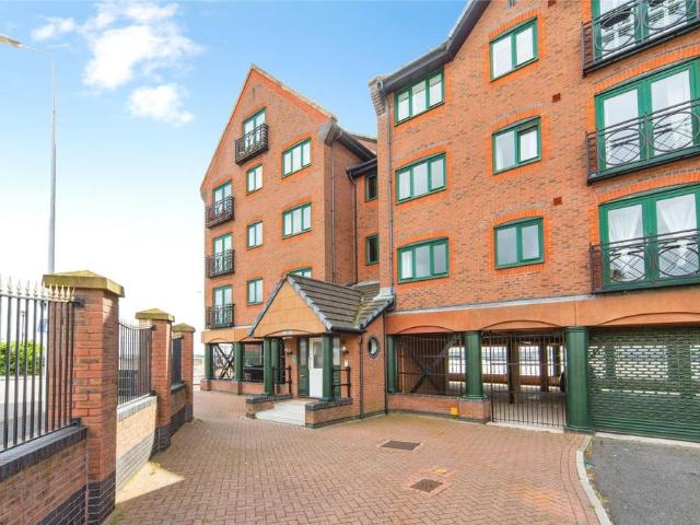 Flat for sale in Calderstones