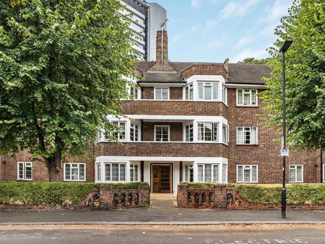 Flat for sale in London Borough of Hounslow, Strand