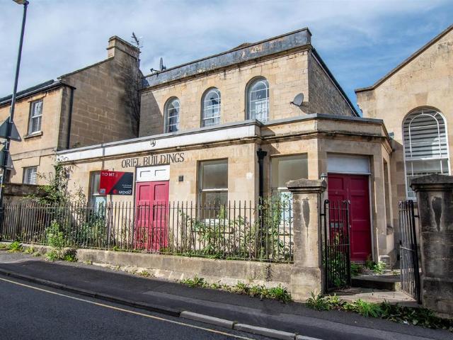 Flat for sale in Locksbrook, Bath
