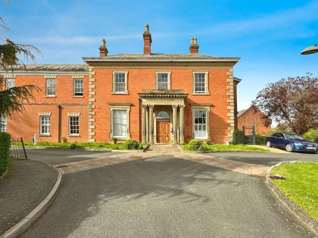 Flat for sale in Elmfield, Leicestershire