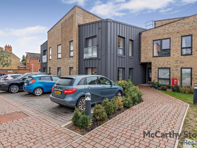 Flat for sale in Jubilee Industrial Centre, King's Walden