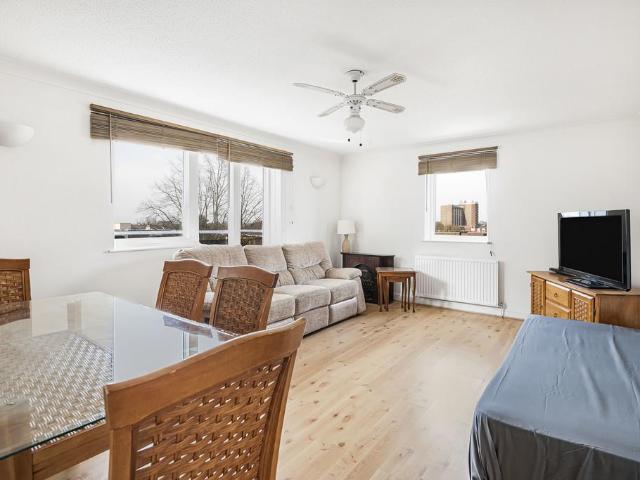 Flat for sale in London Borough of Croydon, Isle Of Man