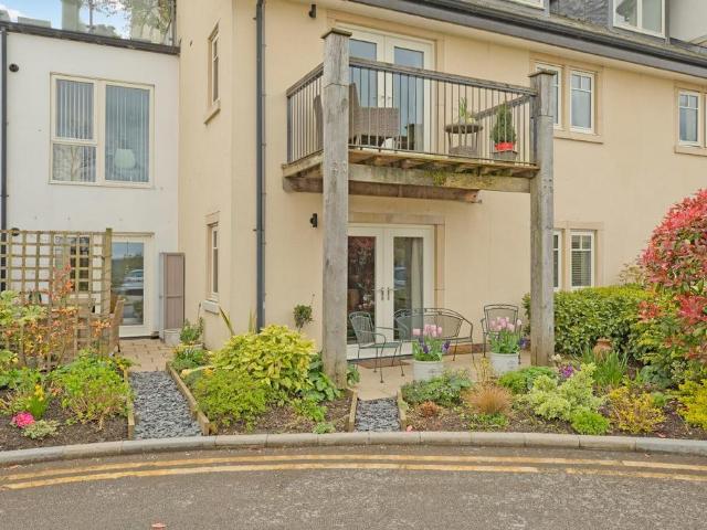 Flat for sale in Ben Rhydding, Ilkley