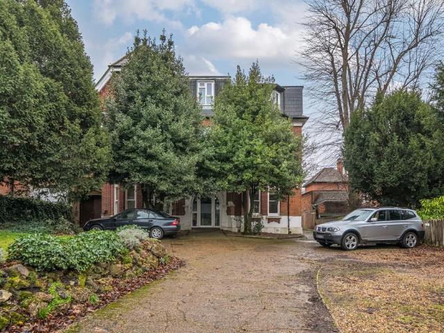 Flat for sale in London Borough of Ealing, Park Royal