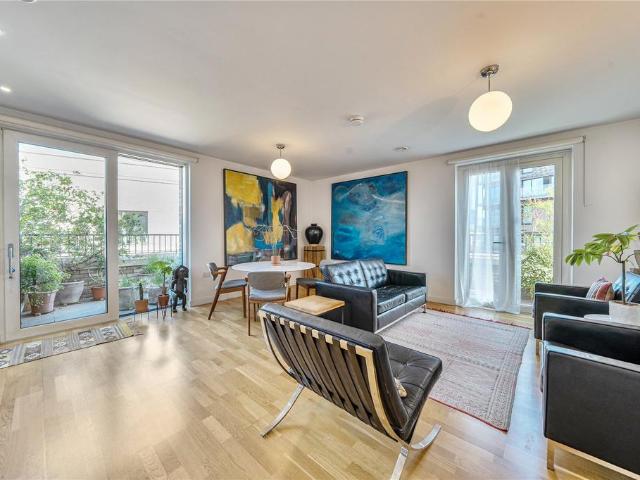 Flat for sale in Walworth, Greater London