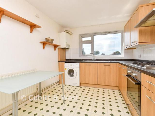 Flat for sale in Carshalton Beeches, Greater London