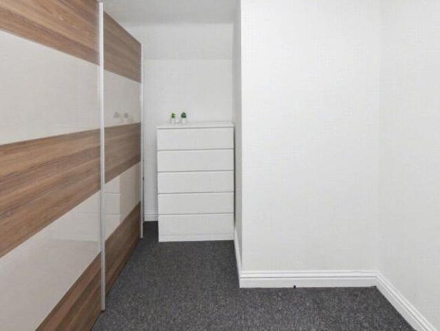 Apartment for sale in Wortley, West Yorkshire