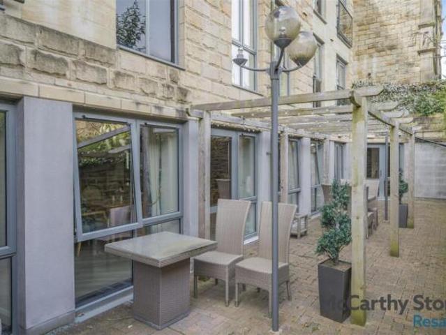 Apartment for sale in Greaves, Bare