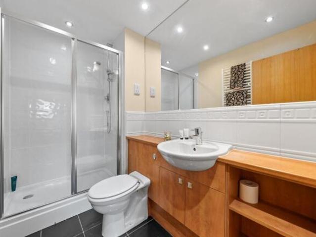 Apartment for sale in Craigend, Scotland
