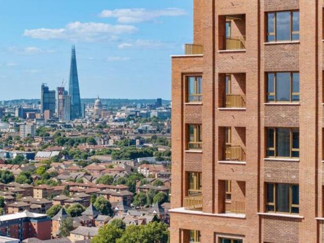 Apartment for sale in Cat Hill, England
