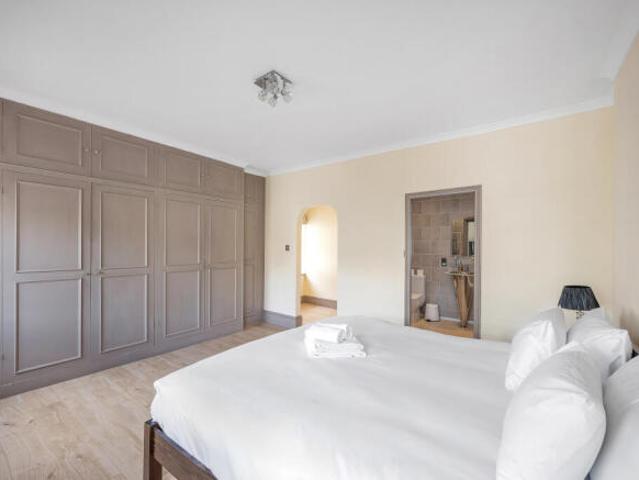 Apartment for sale in Belgravia, Greater London