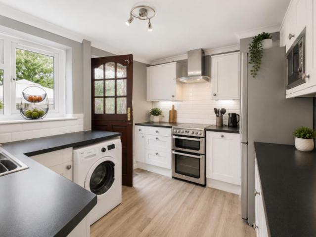 Apartment for sale in Navestock Side
