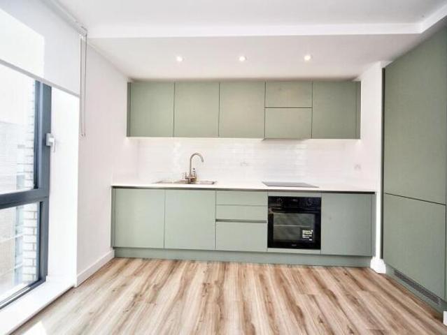 Apartment for sale in Spring Park, Luton