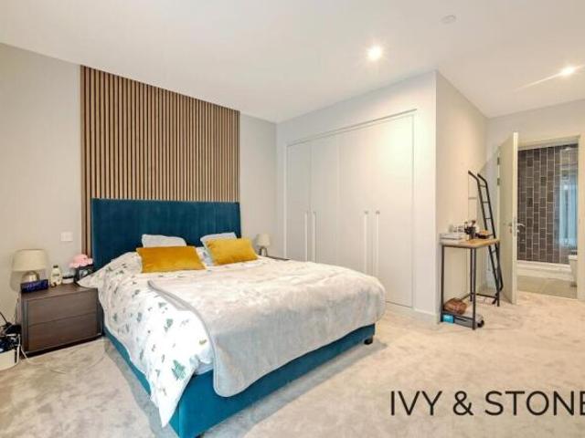 Apartment for sale in Lyons, Greater London