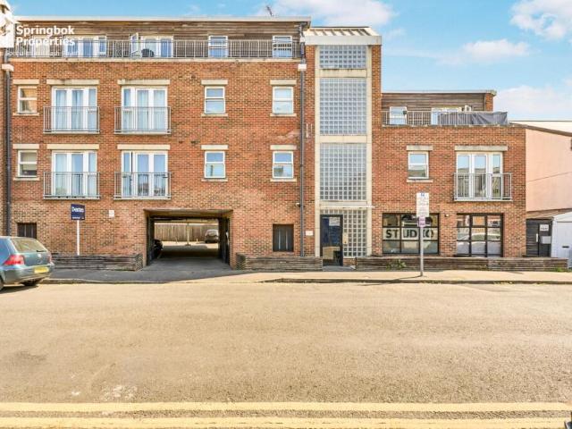 Apartment for sale in Kingston Upon Thames