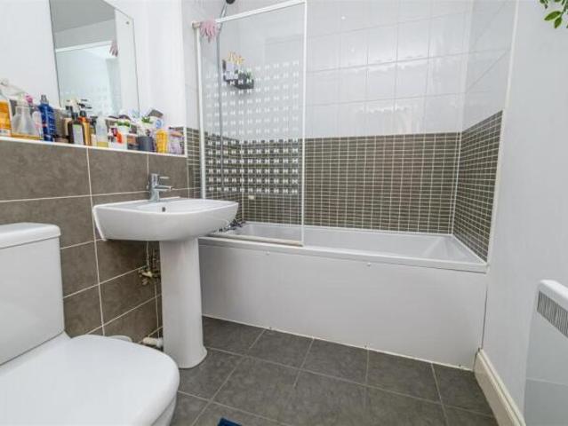 Apartment for sale in Compton, West Midlands