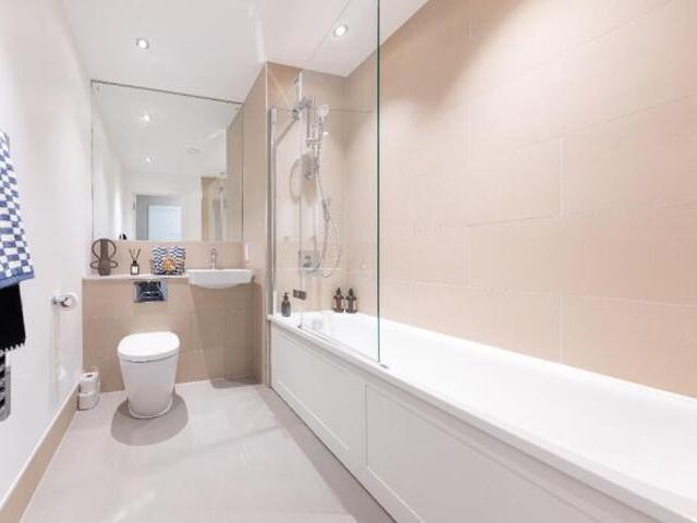 Apartment for sale in Cat Hill, England