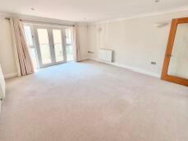Apartment for sale in Poole