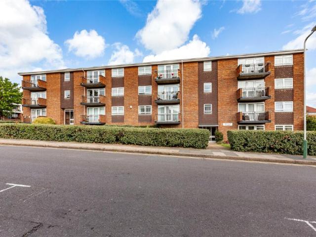 Apartment for sale in Upminster, Greater London