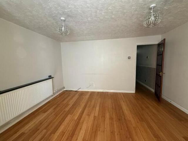 Apartment for sale in Pilgrims' Hatch, Navestock Side