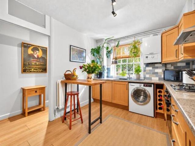Apartment for sale in Colney Hatch, Greater London
