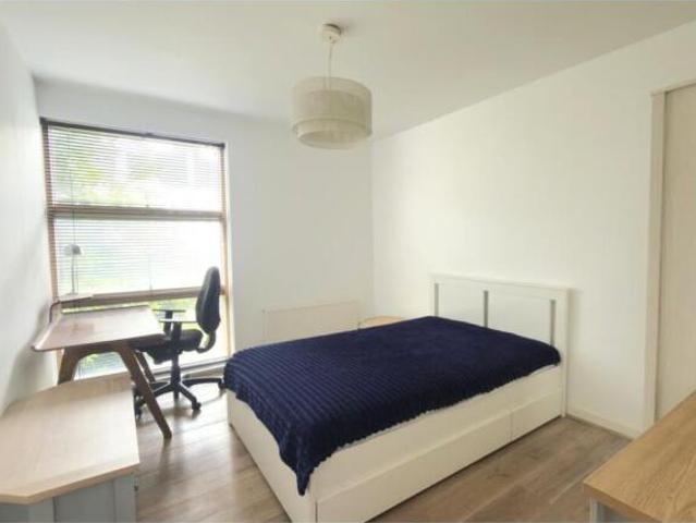 Apartment for sale in Cat Hill, England