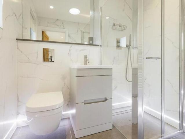 Apartment for sale in Bushey, Hertsmere